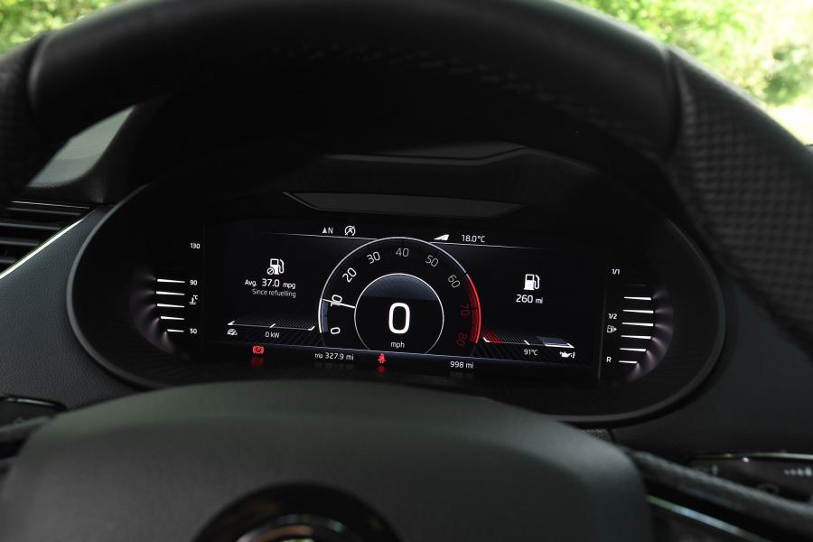 Панель приборов Skoda Octavia Sportline (5E) 2019 года  (UK) (фото 5 из 14)